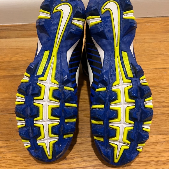 Athletic_Shoes
